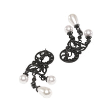 Load image into Gallery viewer, OLAB Otero earrings black
